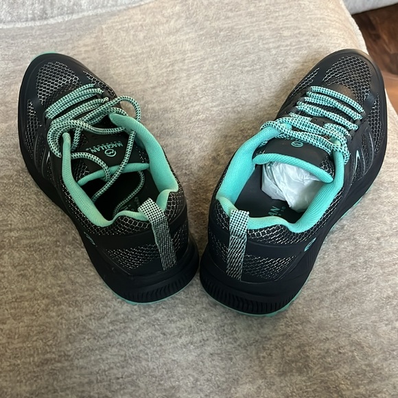 Women’s Size 8 Magellan Hiking Shoes - Picture 3 of 3